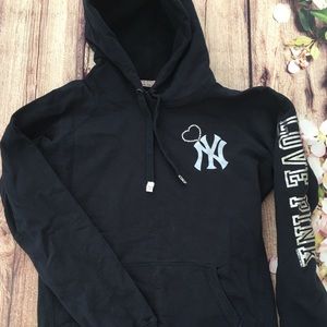 LOVE PINK Yankee’s Sweatshirt!